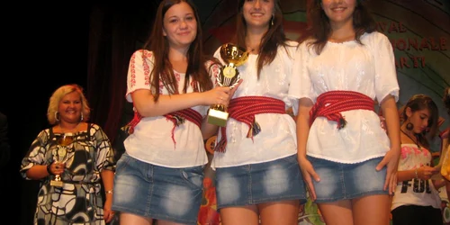 Fetele de la DRA-Cool-A premiate la Festivalul International „Orfeo in Italia”