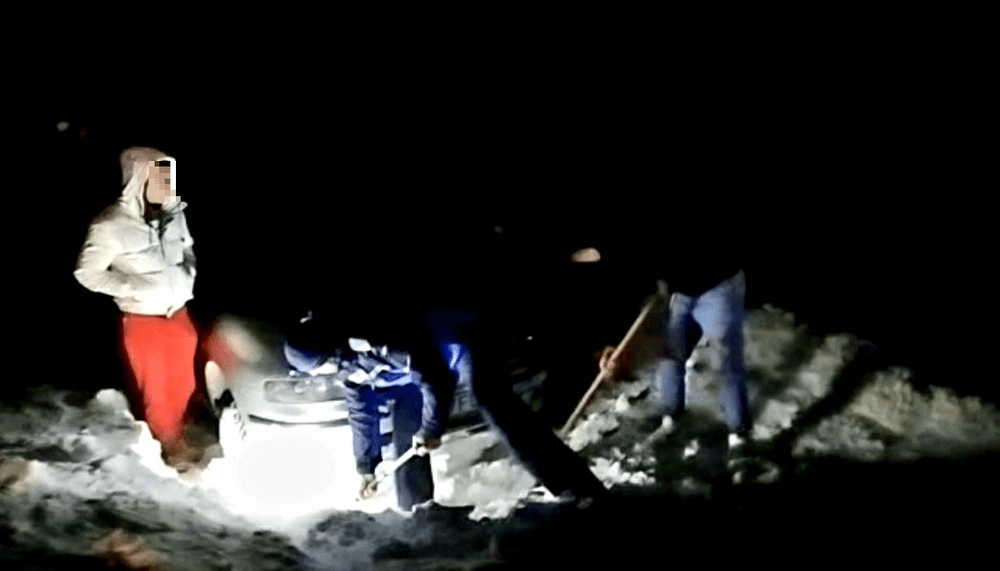 Patru turiști au confundat bulevardul cu drumul din munte, închis circulației. Ce au pățit VIDEO