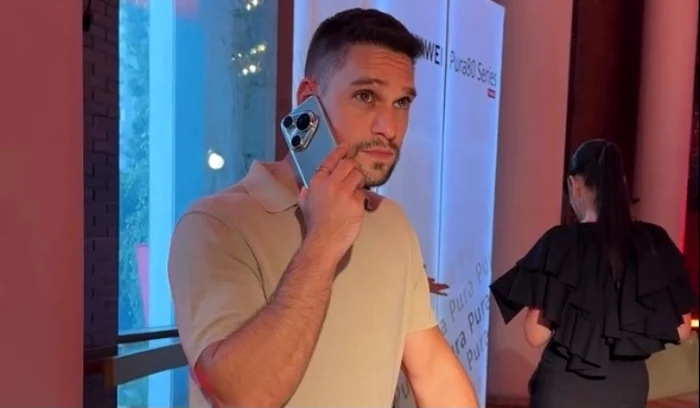 Vlad Gherman este dependent de telefonul mobil foto: Instagram 