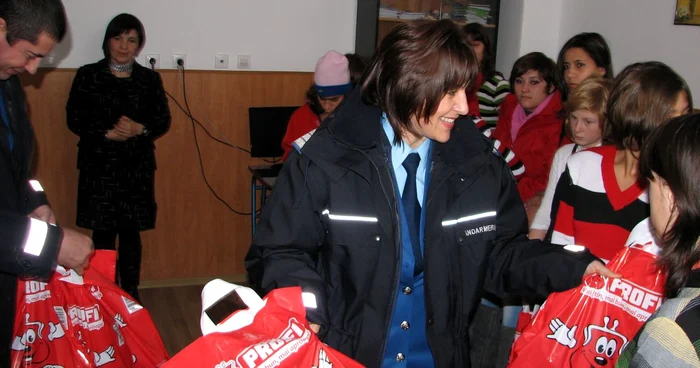 Copiii au primit cadouri de la Moş Crăciun Foto: IJJ Vrancea