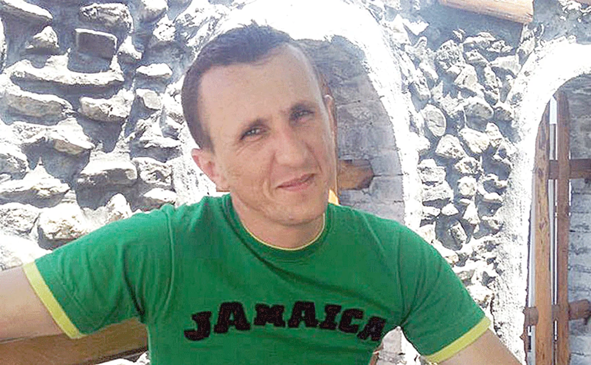 Beni Bejinaru îşi exploata propria iubită