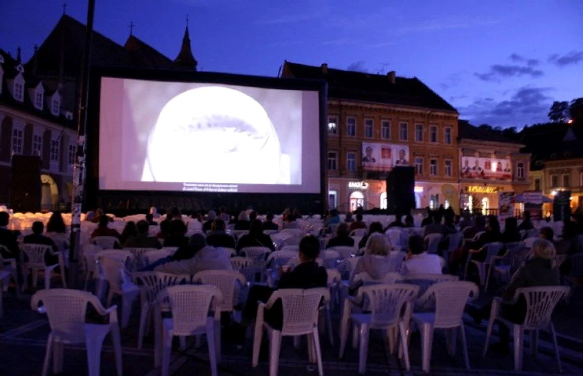 Peliculele vor rula în Piaţa Sfatului. FOTObrasovtv.com