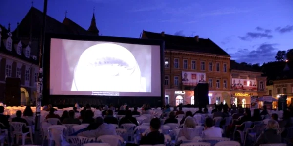 Peliculele vor rula în Piaţa Sfatului