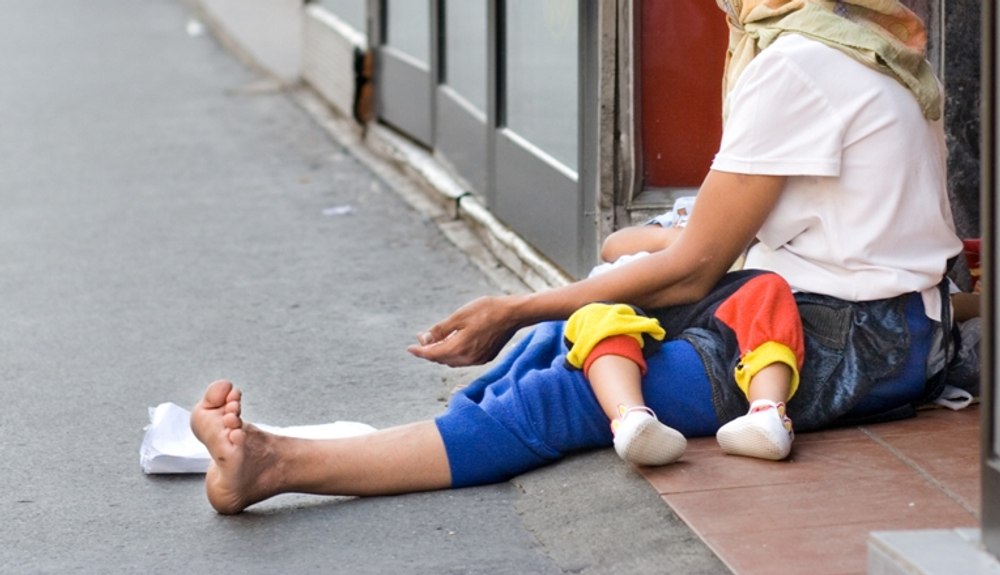 Minori constrânși de familie să cerșească în Sectorul 5. Percheziții domiciliare, patru persoane reținute 