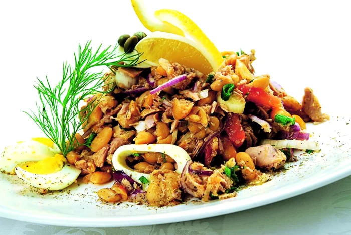 salata de fasole cu ton shutterstock 77619949 jpeg