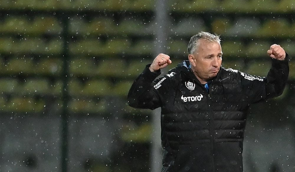 Dan Petrescu a răpus blestemul de la punctul cu var. CFR Cluj s-a calificat la penalty-uri în semifinalele Cupei României la fotbal