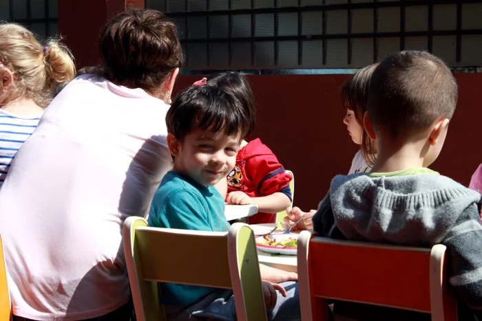 Tripleţii Nicoletei Luciu au ieşit la grătar. (Foto: Agenţia de Presă Mondenă)