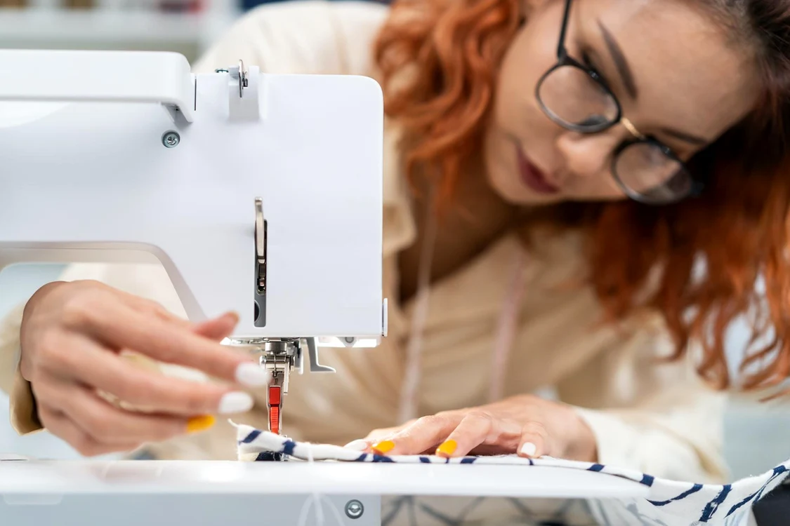 Se închide o fabrică de confecții din România Foto: Shuttestock