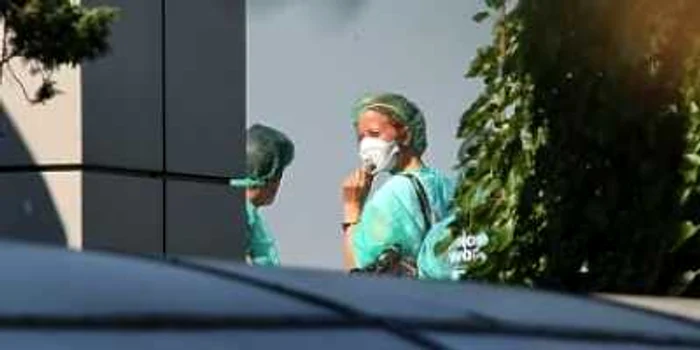 Timişoara: Învăţătoarea cu gripă porcină a trecut cu bine noaptea şi este ţinută în izolator