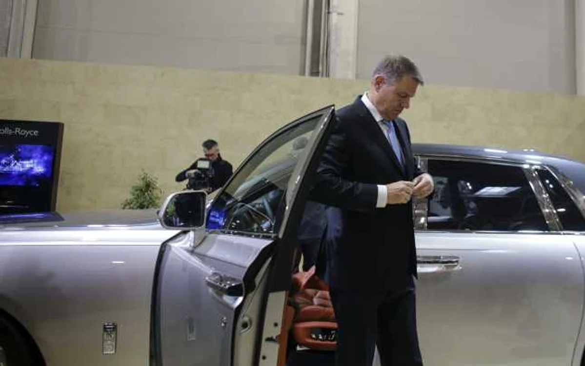 Klaus Iohannis pare să fi îmbrăcat un pic haina de preşedinte jucător