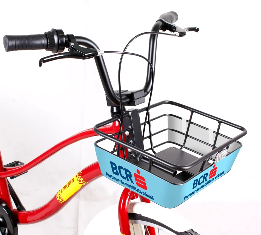 Bicicletele au în dotare coșuri, astfel încât să ai unde să-ți pui geanta sau bagajul