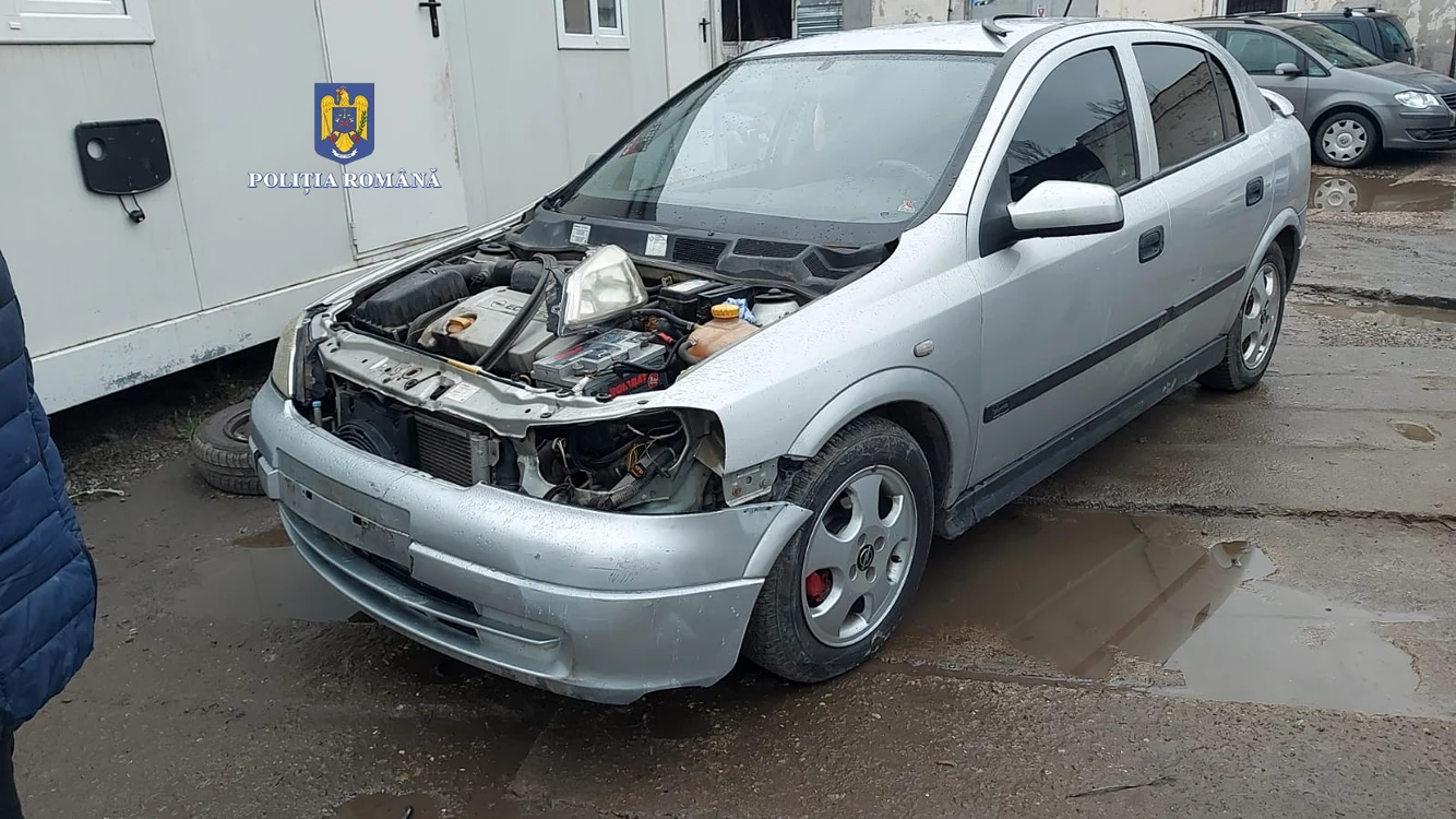 Șoferul vinovat a dus mașina la un centru de colectare fier vechi FOTO: Poliția Galați