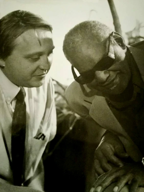 Mike Godoroja si Ray Charles