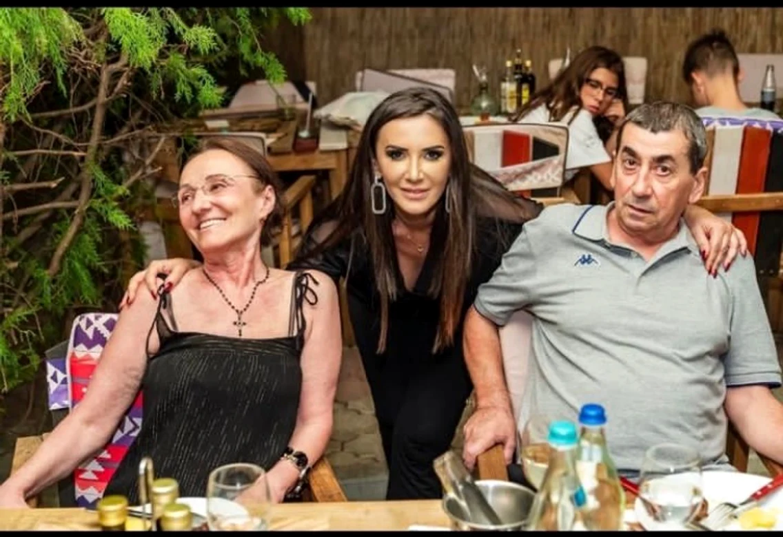 Mara Bănică, alături de părinții ei Sursa Instagram 