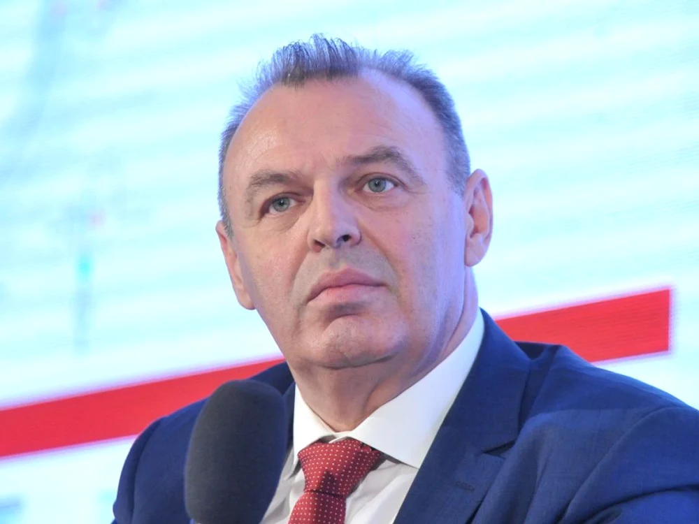 Ministrul transporturilor, Lucian Șova, a demisonat astăzi, 22 noiembrie. Este de așteptat ca și ministrul dezvoltării, Paul Stănescu să facă același gestFOTO: adevarul.ro