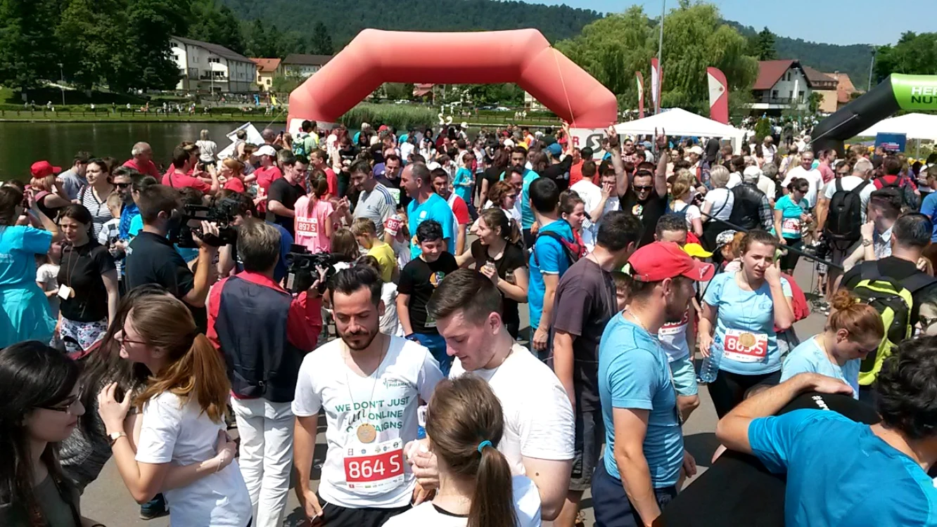 Cursa a adunat aproape 1000 de oameni la start