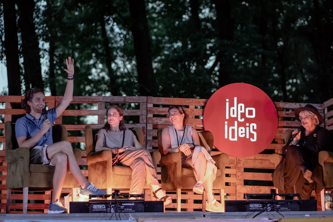 Seara povestitorilor la Ideo Ideis. FOTO: Claudiu Popescu