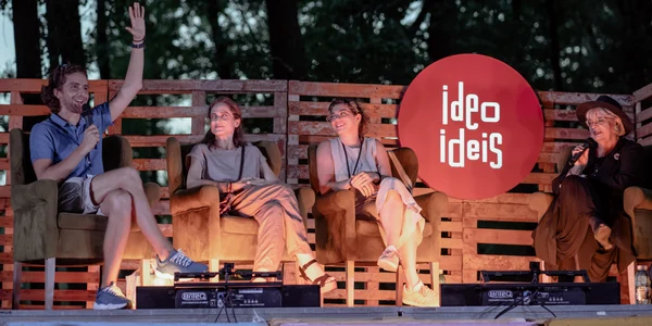Seara povestitorilor   Ideo Ideis 2022   Foto Claudiu Popescu jpeg