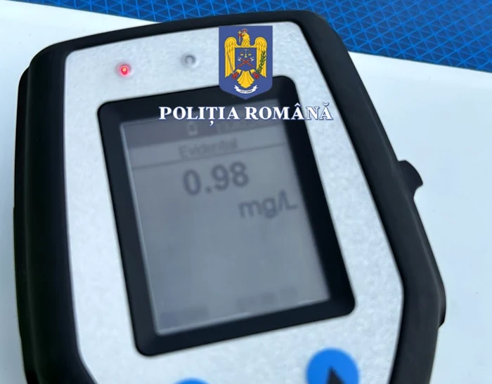Șoferul a fost testat cu alcooltestul, dar a refuzat să i se preleveze probe biologice FOTO: IPJ Olt
