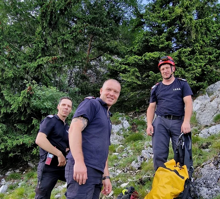 Pompieri la „locul faptei“ FOTO Silvia Ioniche