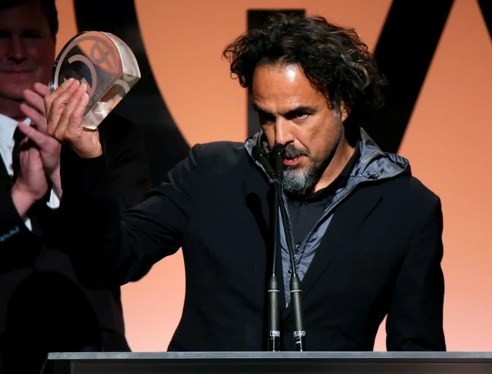 Regizorul Alejandro González Iñárritu a primit trofeul PGA FOTO Getty Images