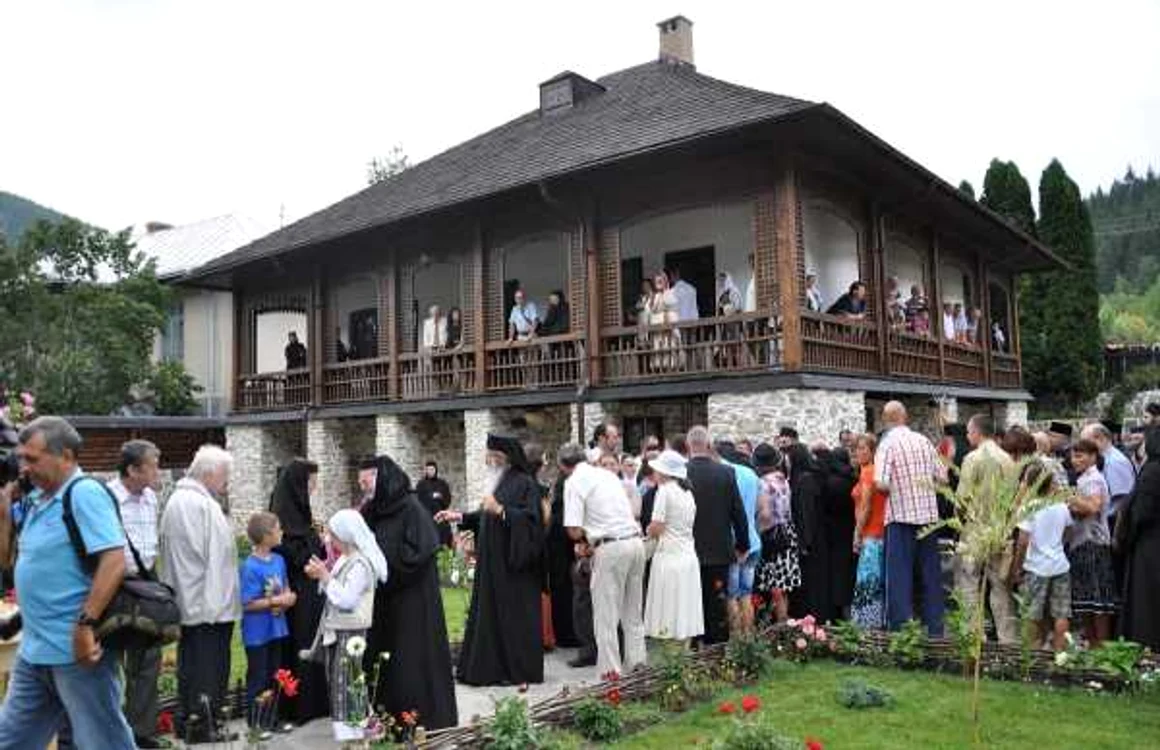 Demonstraţiile practice în ateliere sunt extrem de apreciate de turiştii străini. FOTO: Oana Nechifor - Doxologia