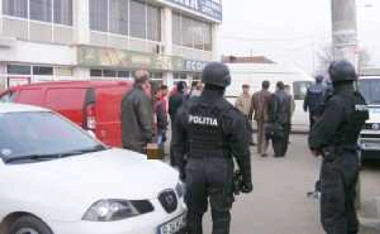 Poliţiştii au controlat o mie de comercianţi