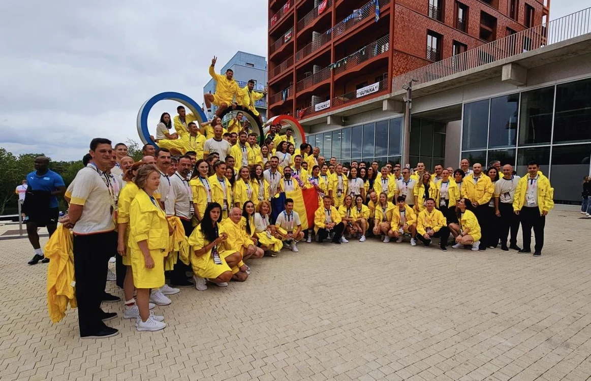Sportivii și oficialii români care vor defila la Ceremonia de Deschidere (FOTO: COSR)