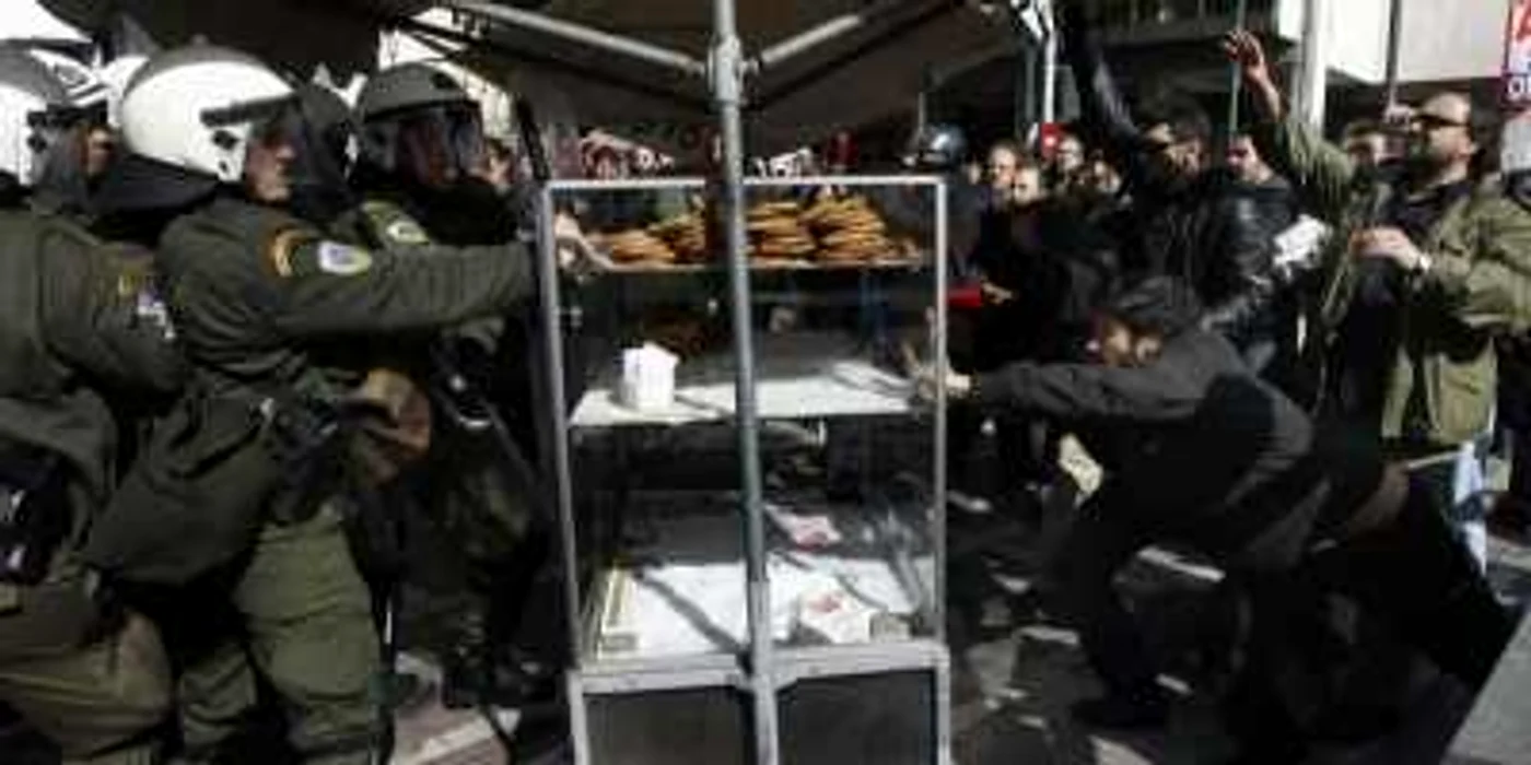 Situaţia critică a economiei din Grecia a stârnit mii de proteste 