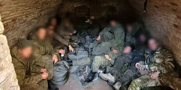 Bărbații ruși care nu vor să lupte în Ucraina, trimiși în lagăre și amenințați cu executarea în masă FOTO Insider via Daily Star jpg