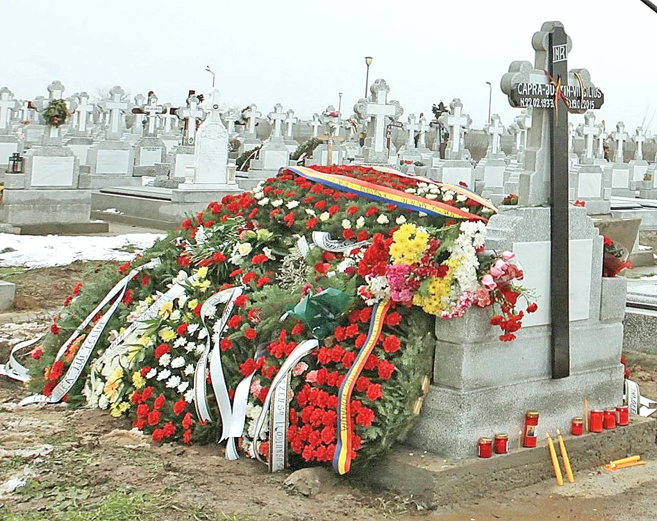 Inventatorul are mormântul plin de coroaneFotoi: roberto sălceanu