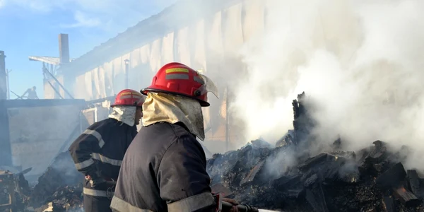 incendiu cornu luncii. foto