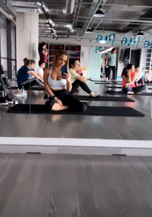 Andreea Antonescu muncește din greu la sala de sport