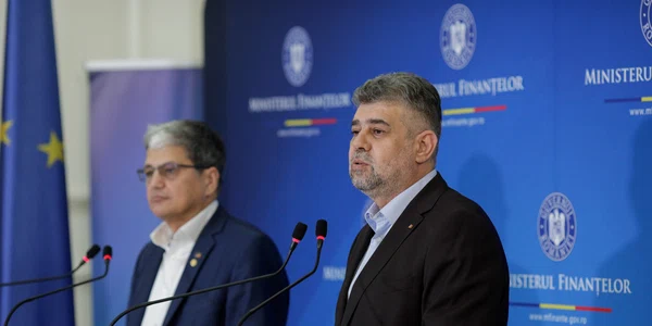 Prim-ministrul Marcel Ciolacu și Marcel Boloș, ministrul de Finanțe, susțin declarații de presă la sediul ministerului din București. FOTO Inquam Photos / George Călin