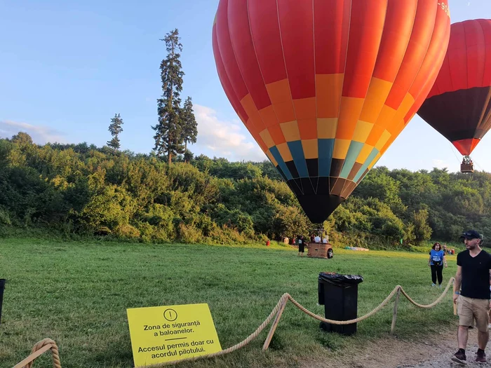 O plimbare cu balonul nu strică niciodată. FOTO: Remus Florescu