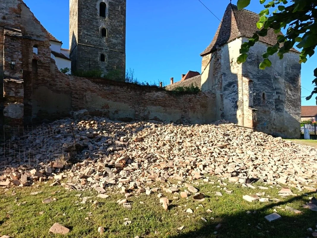 O porțiune a zidului de incintă al Bisericii Fortificate din Moșna s-a prăbușit (© Ministerul Culturii)