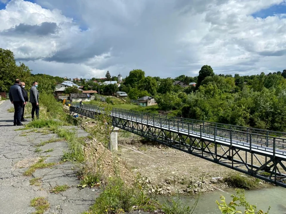 Puntea metalică finanţată de CJ Prahova, primăria Câmpina şi primăria Băneşti FOTO CJ Prahova