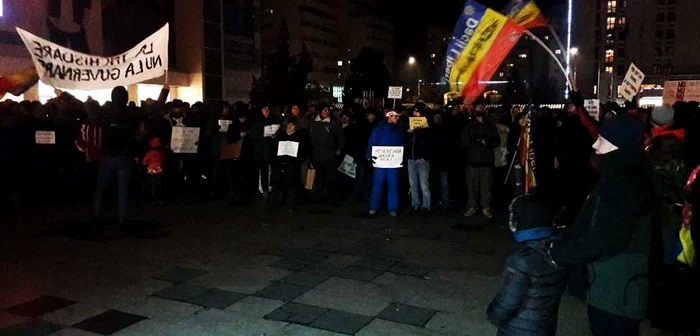 Peste 400 de buzoieni, în a treia zi de proteste