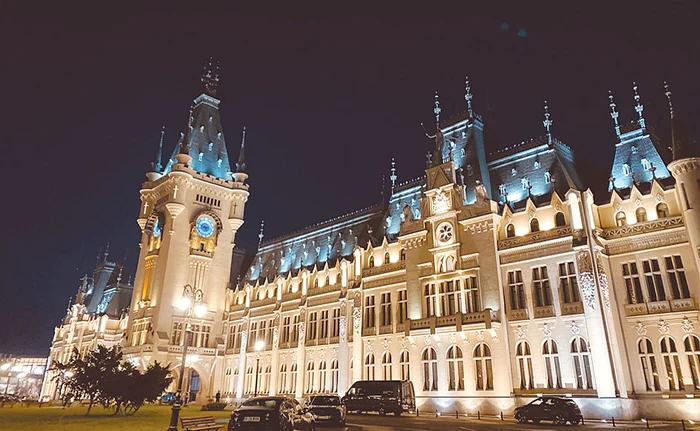 Palatul Culturii, o clădire-emblemă a Iaşiului. Foto: “Weekend Adevărul”