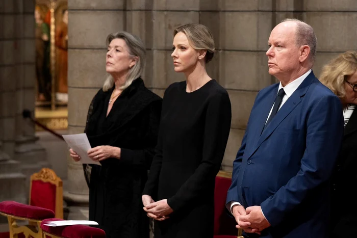 Charlene, Albert de Monaco și Prințesa de Hanovra la slujba comemorativă pentru Papa 1 jpg