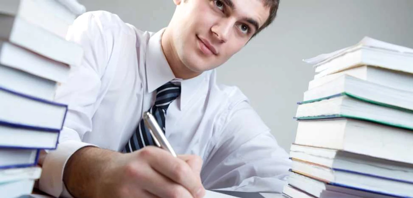 Cărţi economice pe înţelesul tuturor pentru o mai vastă educaţie economică FOTO Shutterstock