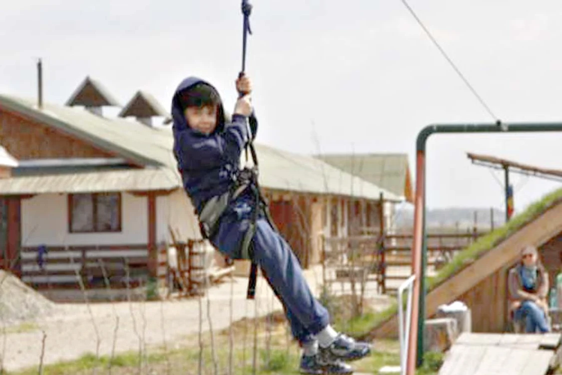 La Ferma Cocoşu’ Roşu & Roj,  Nicoleta Luciu se simte ca într-o  gospodărie rurală autentică (FOTOGRAFII: ARHIVA PERSONALĂ)