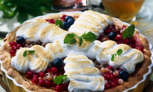 tarta cu fructe de padure si bezea jpeg