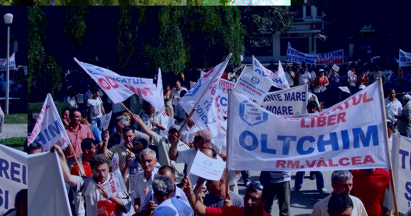 Angajaţii Oltchim se plâng de restanţele salariale şi de viitoarele restructurări de personal. FOTO Adevărul