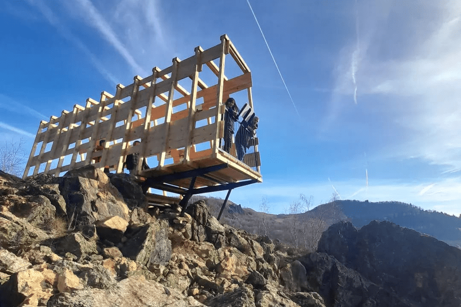 Punct de belvedere spectaculos la Roșia Montană. Se află la 1.000 de metri altitudine