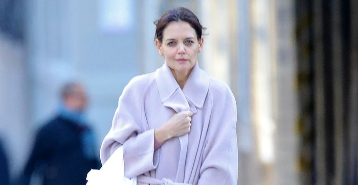 Katie Holmes a fost surprinsă de paparazzi ep stradă în New YorkFoto: Profimedia