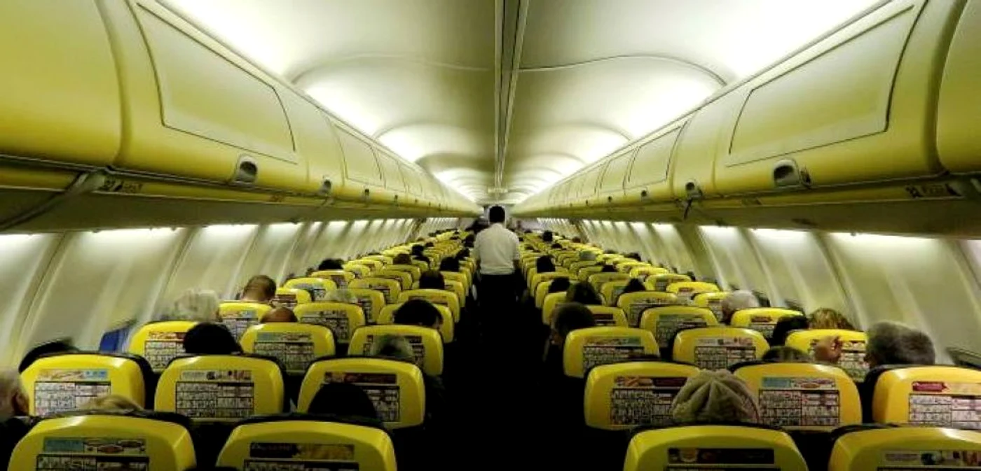 Interior avion, cursă de linie