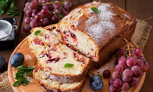 Chec cu struguri si prune  Sursa foto shutterstock 317598383 jpg