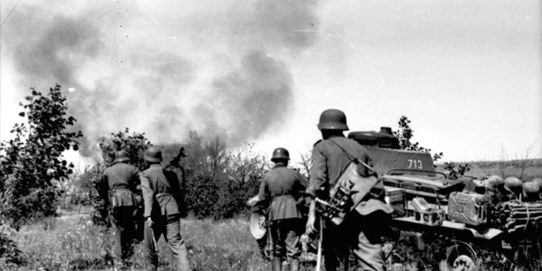 Infanterişi germani în acţiune pe frontul deschis la 22 iunie 1941