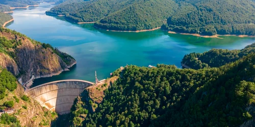 Lacul Vidraru, foto Shutterstock jpg